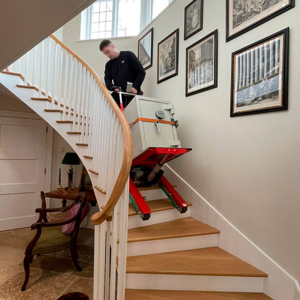 Transport of Safes with the Stair Climbing Robot DOMINO | Zonzini