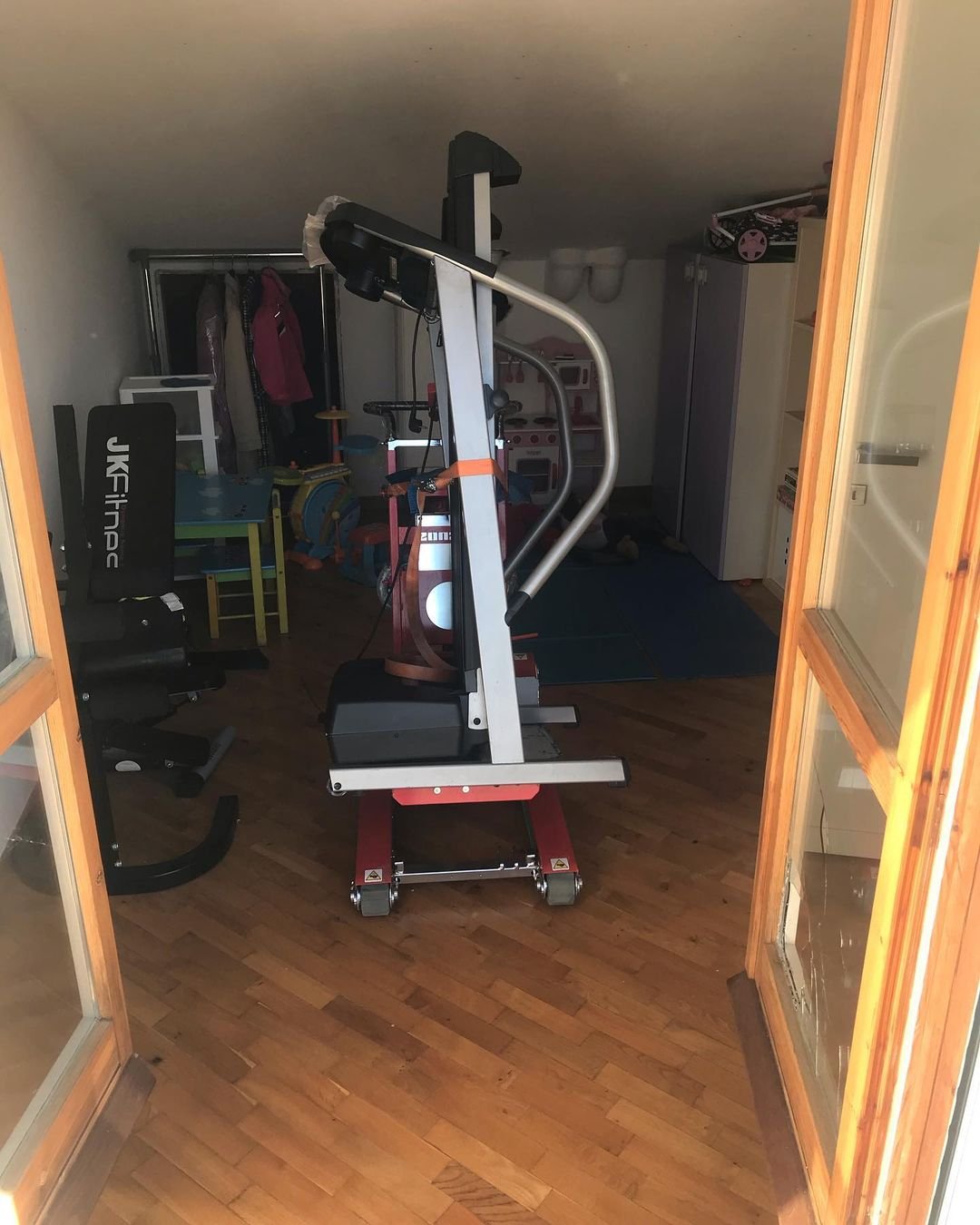 Transport von Fitnessmaschinen auf Treppen mit Zonzini