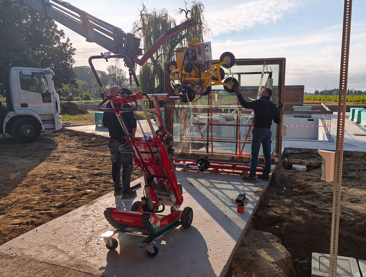 Transport von Verglasung auf Baustelle mit Skipper GL