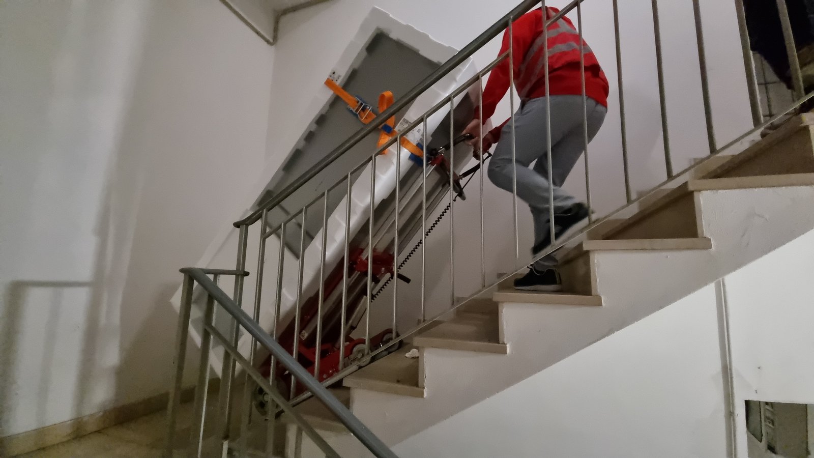 Elektrischer Treppenkarren für Lieferung von Kühlschrank in Stockwerke