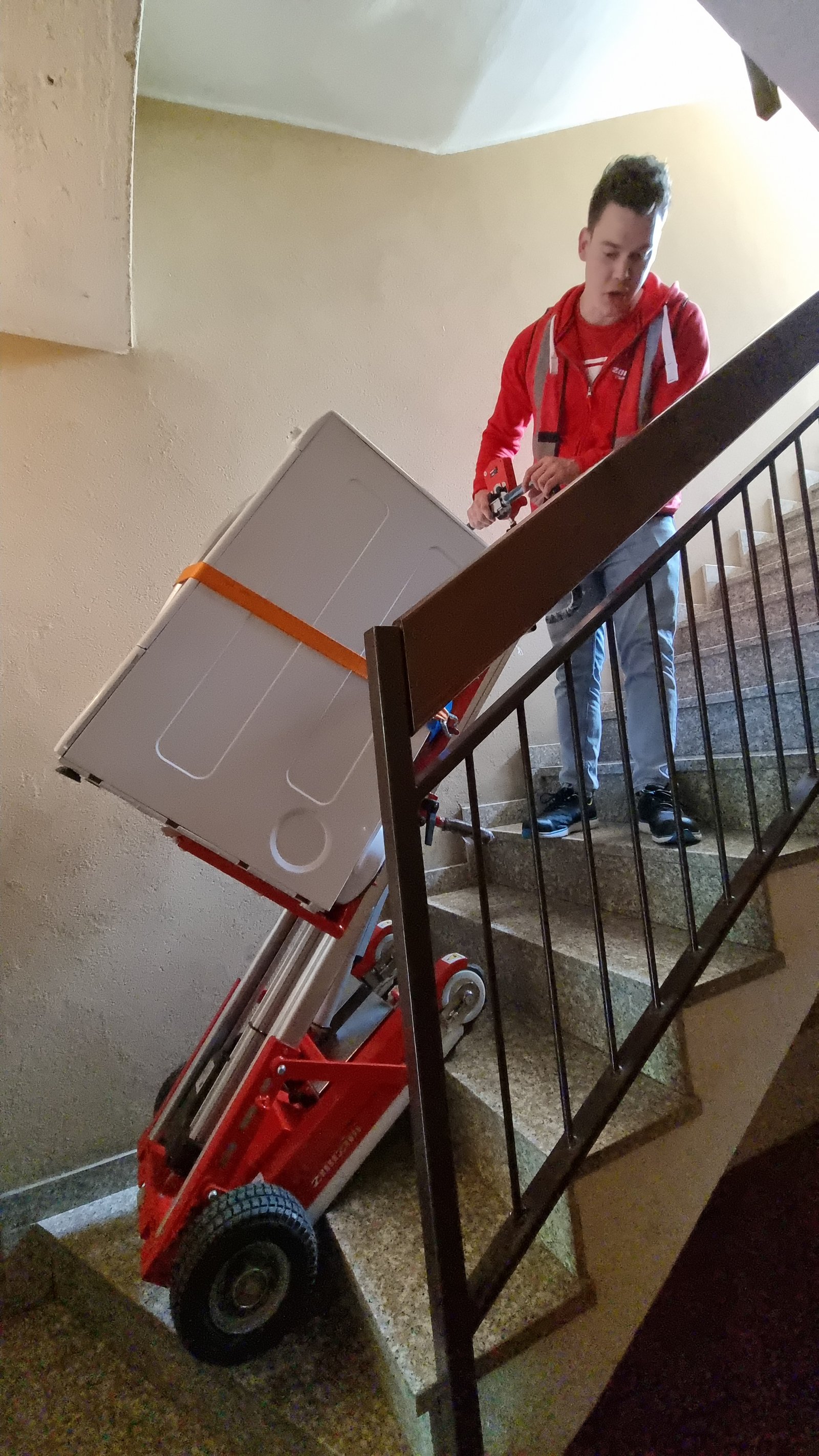 Treppenkarren für Lieferung von Waschtrockner in Wohnung