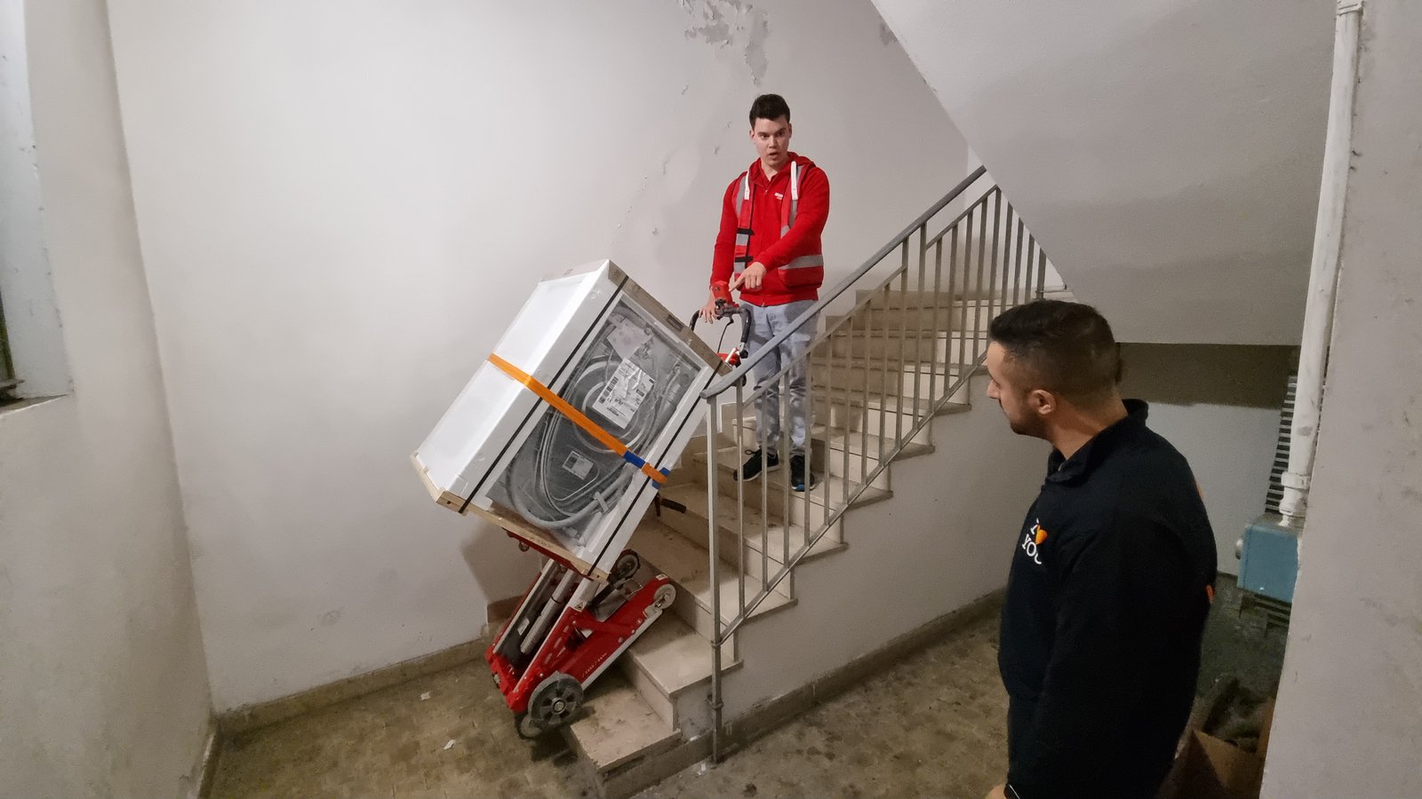 Treppenkarren für Transport von Gefrierschrank auf Treppen