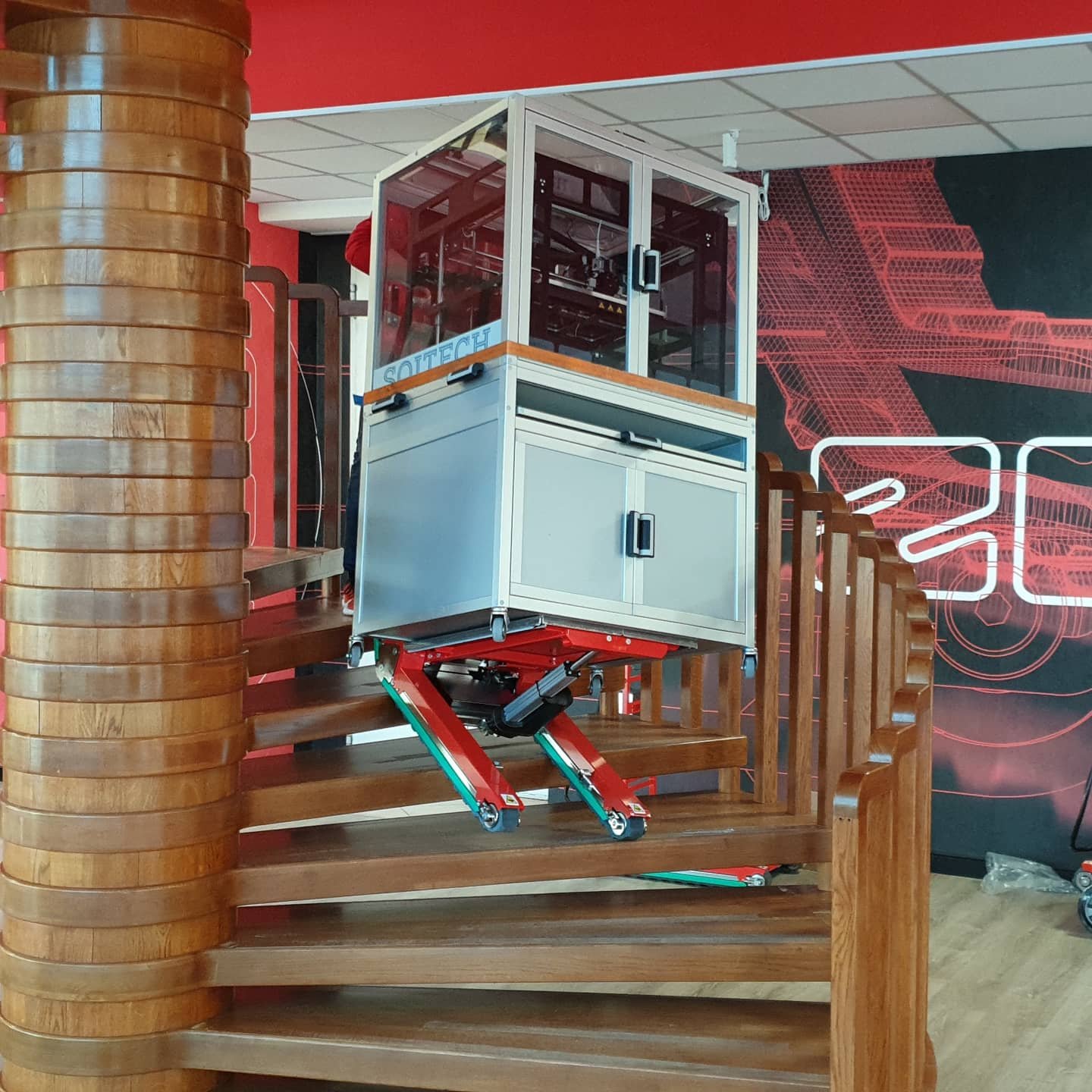 Elektrischer Treppensteiger Zonzini für Transport von 3D-Drucker