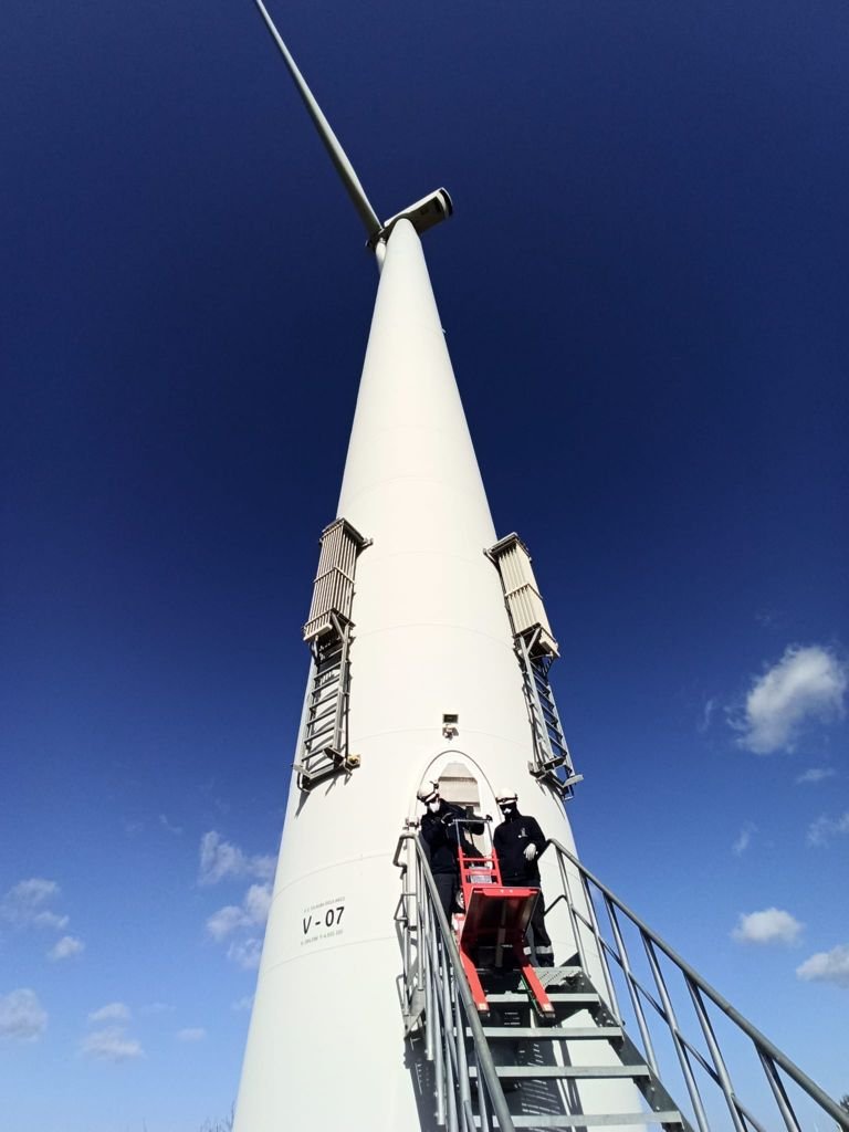 Professioneller Treppensteiger für Heben von Lasten auf Treppen