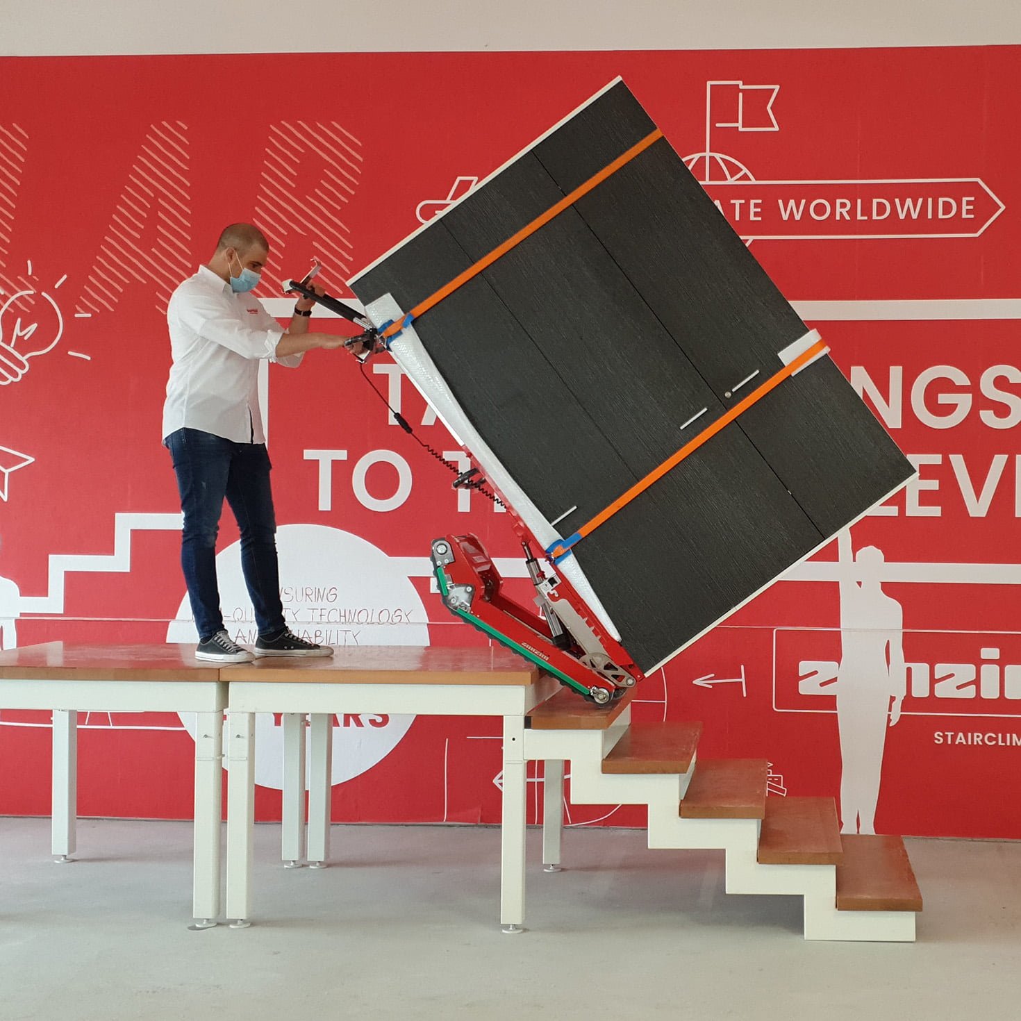 Elektrischer Treppensteiger für Transport sperriger Güter