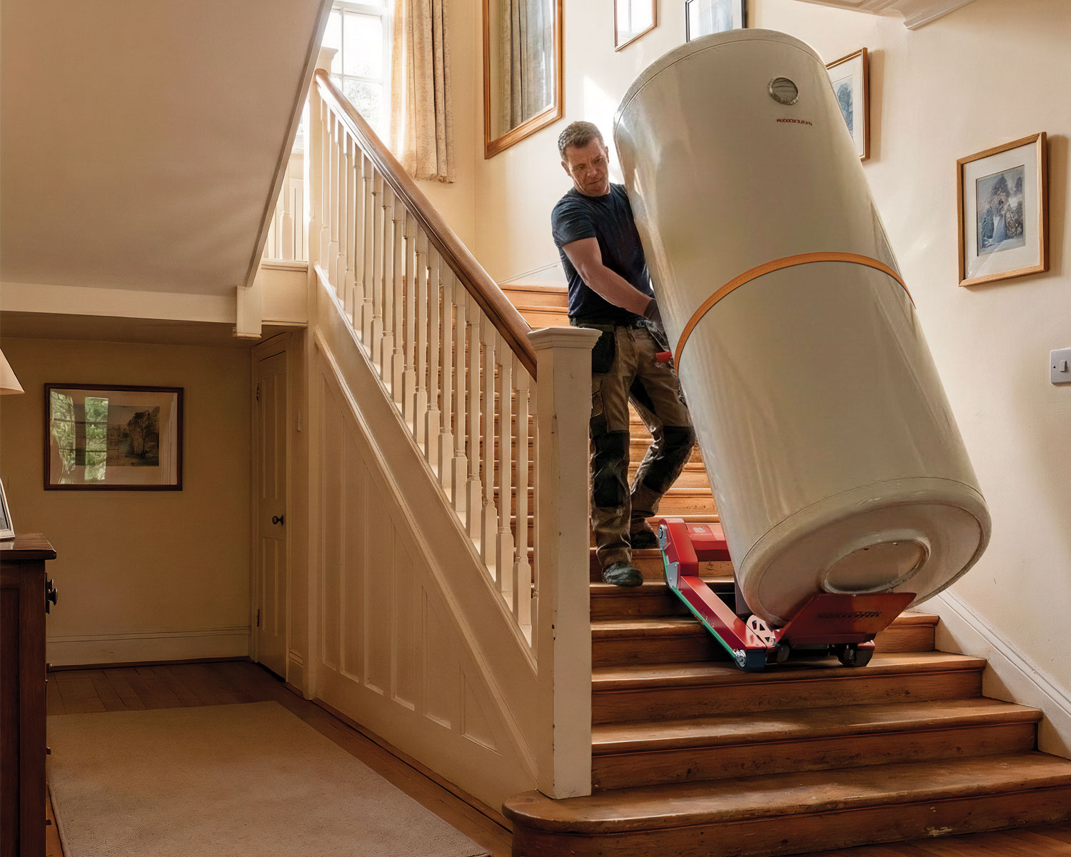 Skipper - electric stair climbing trolley for transporting furniture and window frames