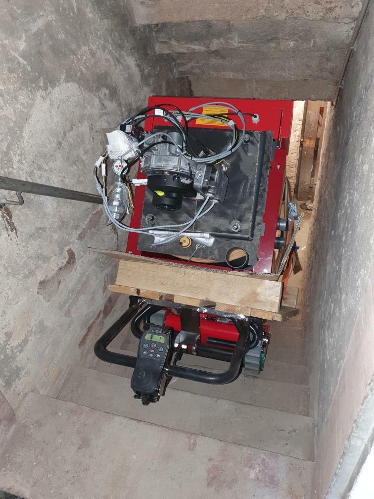 Electric stair climber for water heater delivery to apartment