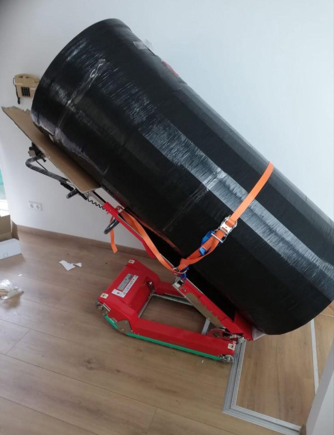 Zonzini stair climber for gas boiler transport to floors