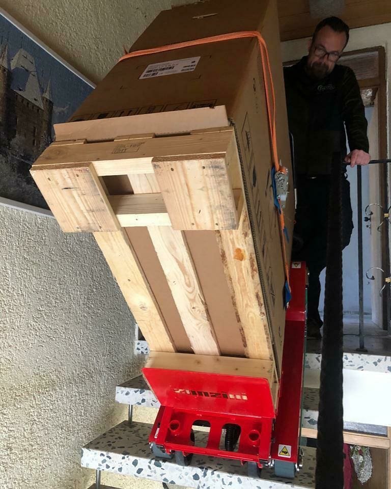 Zonzini trolley for wall-mounted boiler installation on stairs