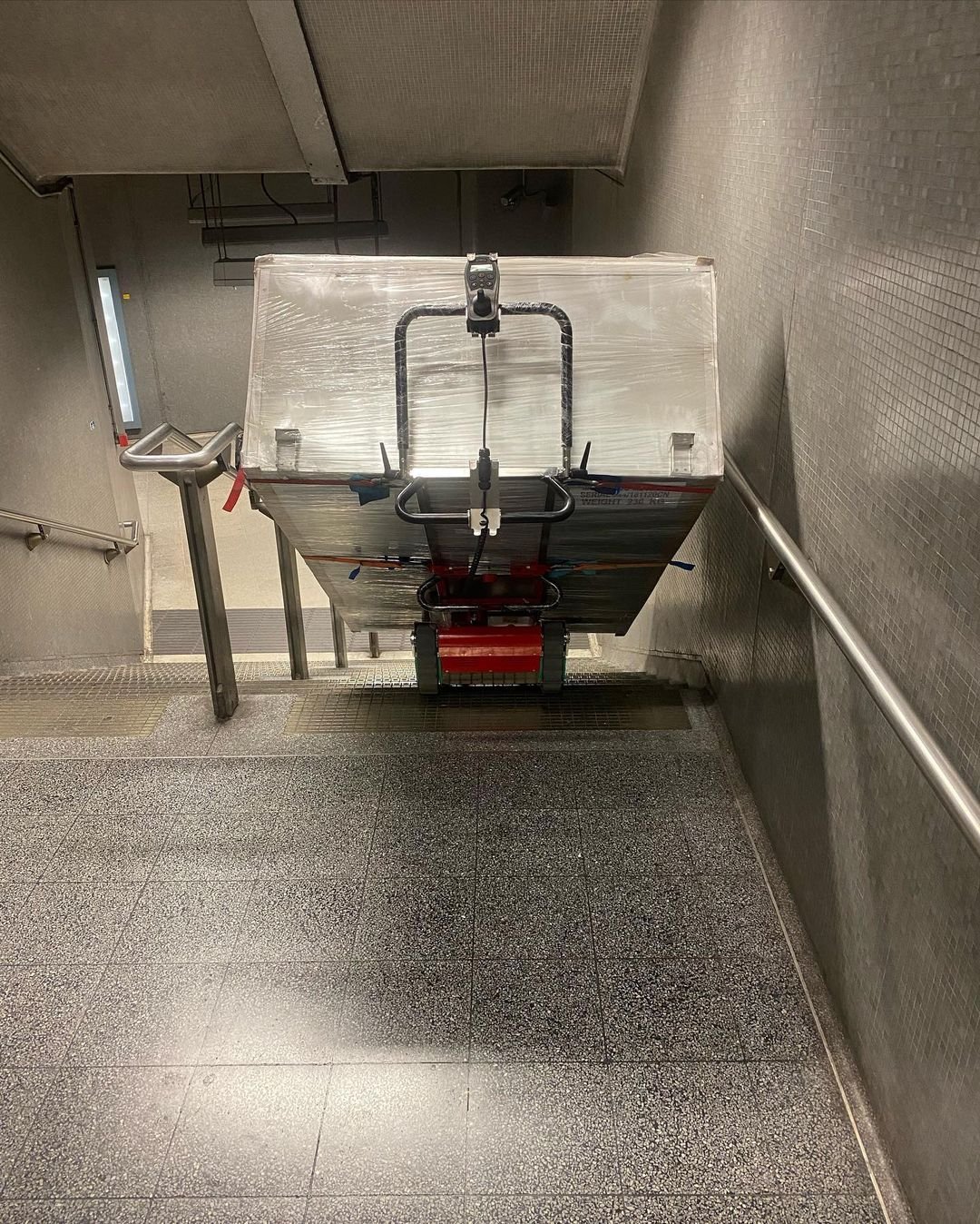 Electric trolley for bulky appliance delivery