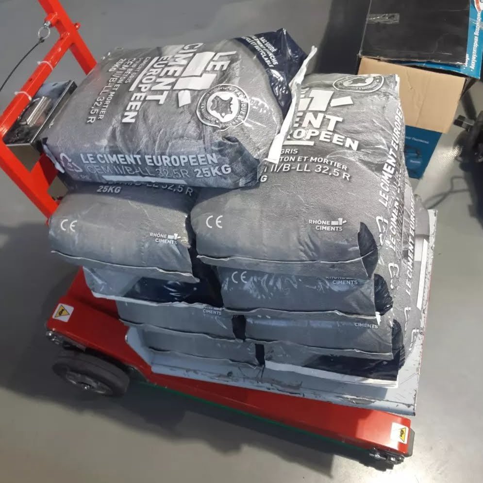 Professional stair climber for heavy loads on construction site