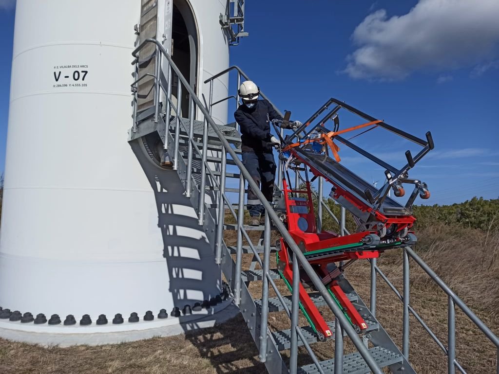 Electric trolley for heavy goods stair transport