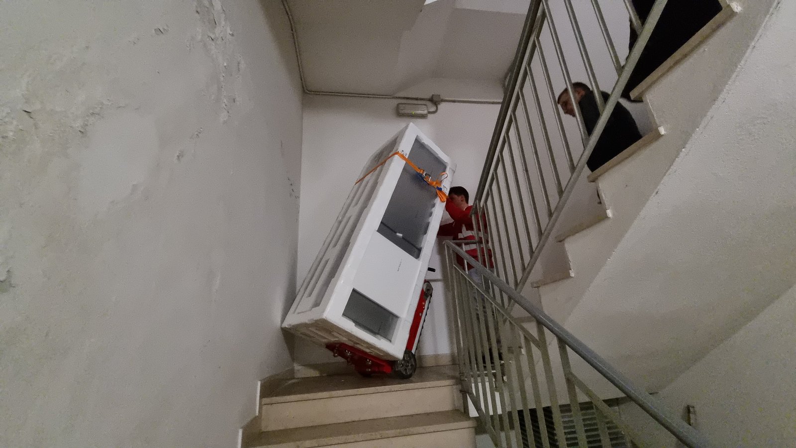 Zonzini dolly for built-in oven transport to upper floors