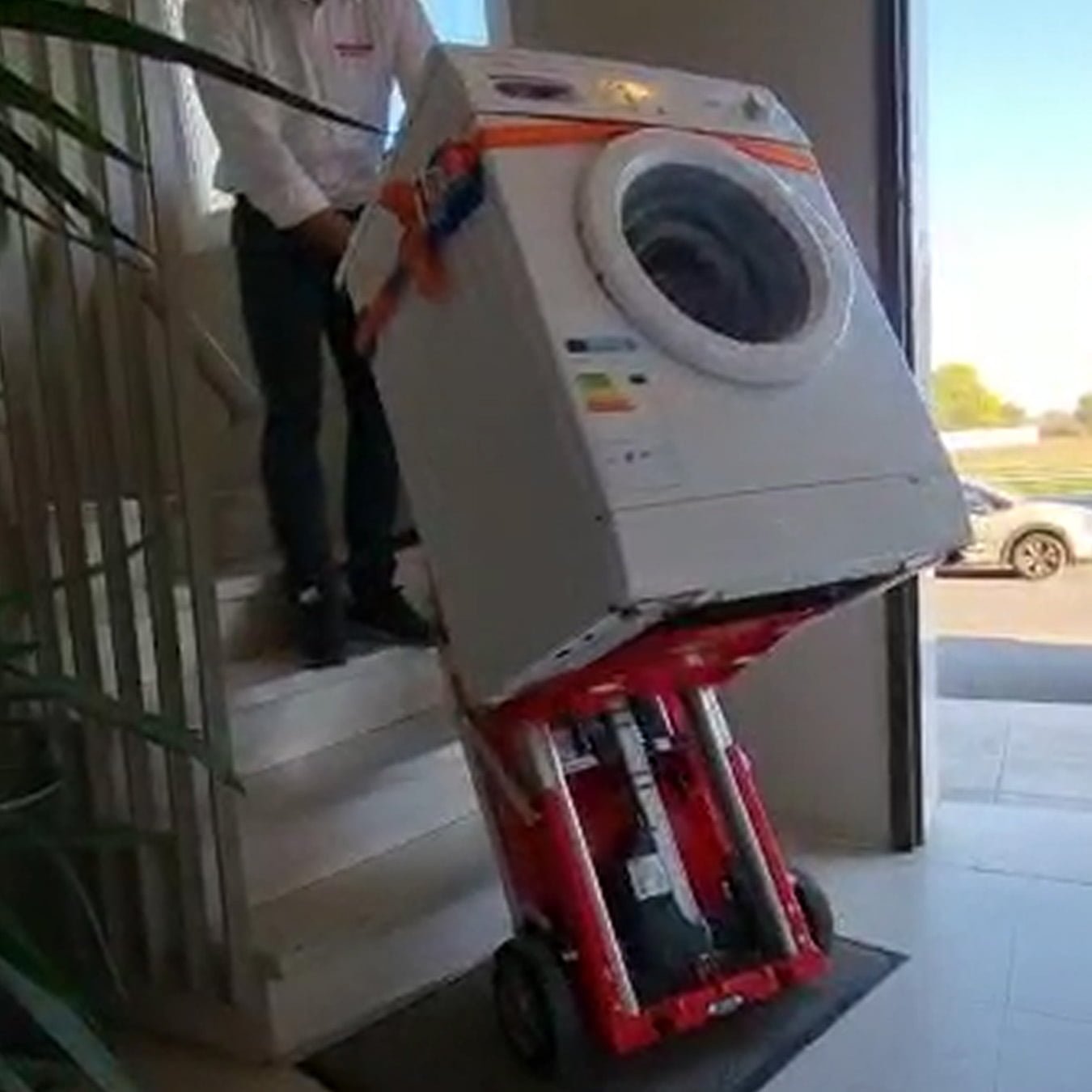 Zonzini stair climber for washing machine handling in apartment building