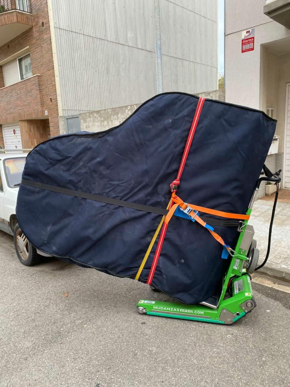 Electric stair climbing trolley for grand piano transport