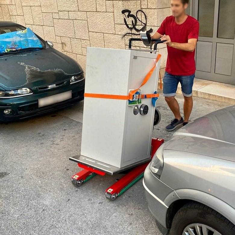 Electric stair climbing trolley for safe transport