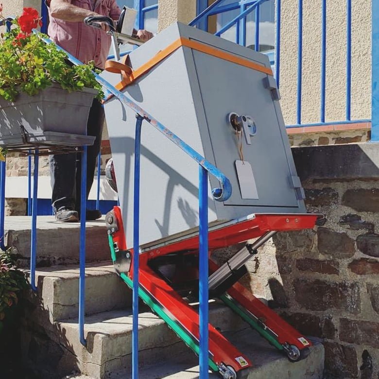 Hotel safe handling with stair climbing trolley