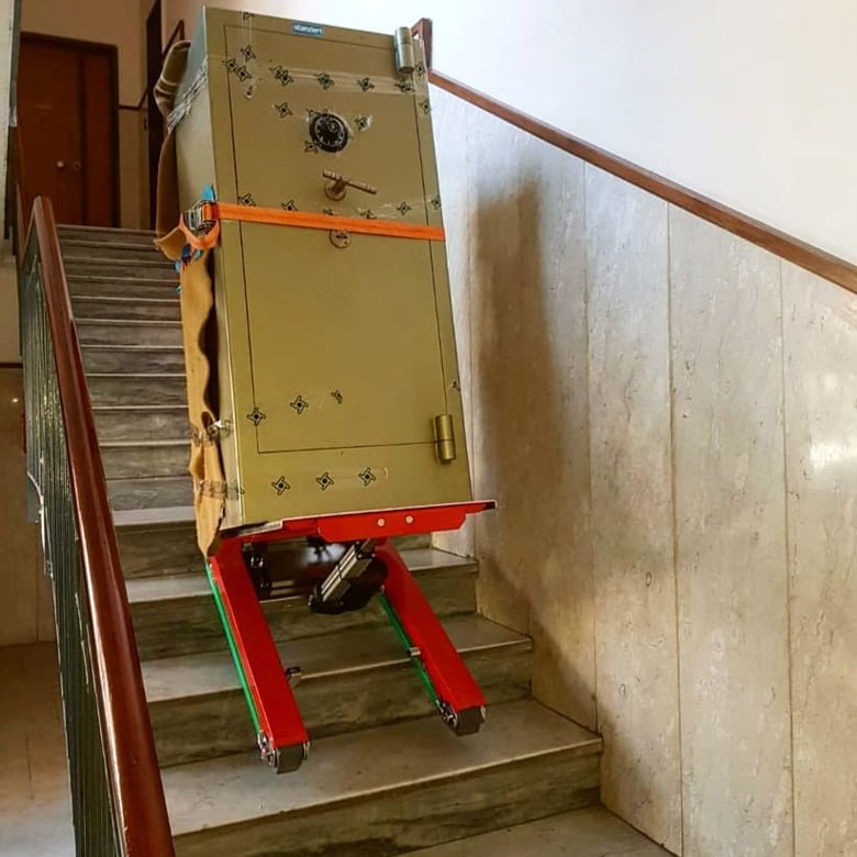 Zonzini stair climber for heavy safe handling