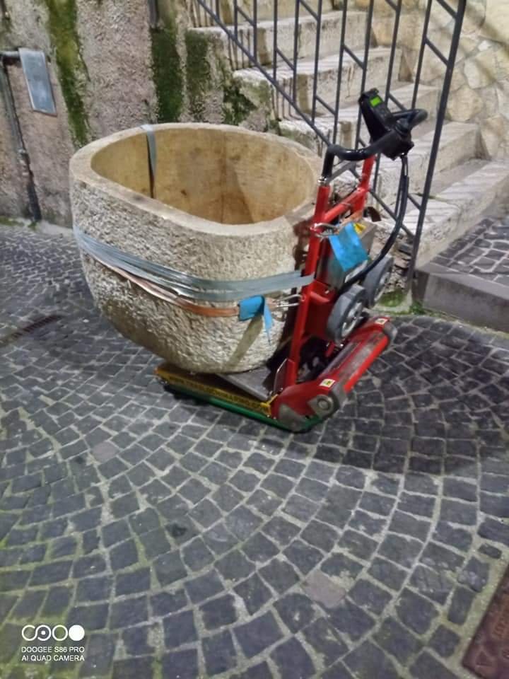 Heavy pot transport with stair climber