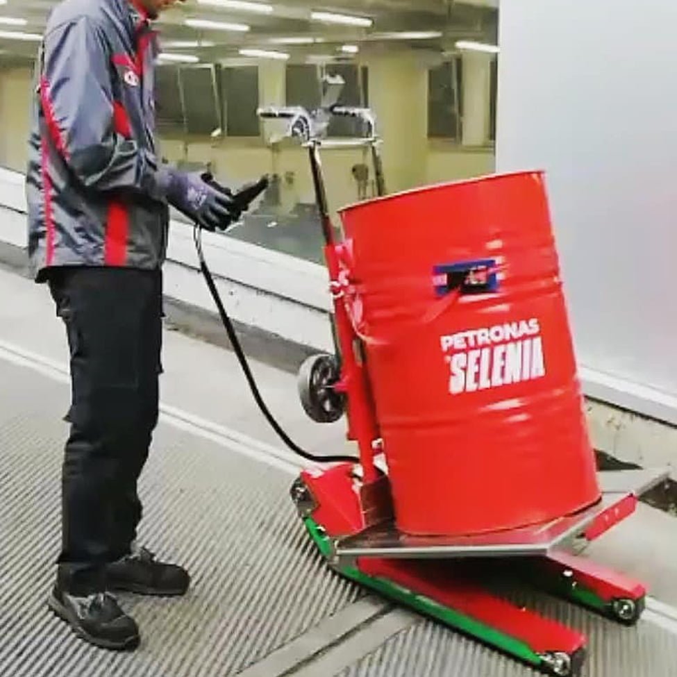 Transporte de barriles y cilindros por escaleras con Domino Estabilizado