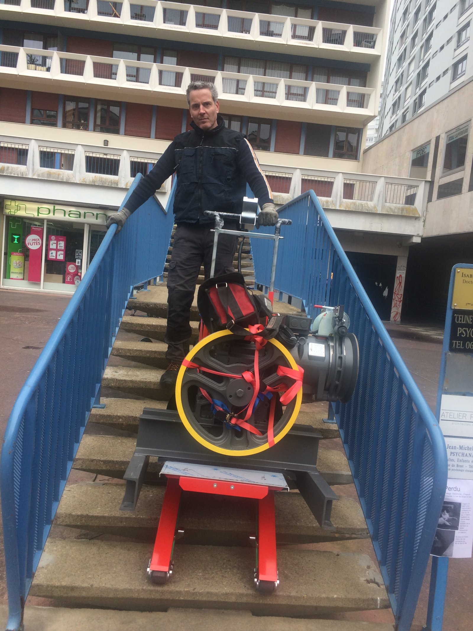 Carretilla sube escaleras eléctrica para transporte de cabrestantes de ascensor