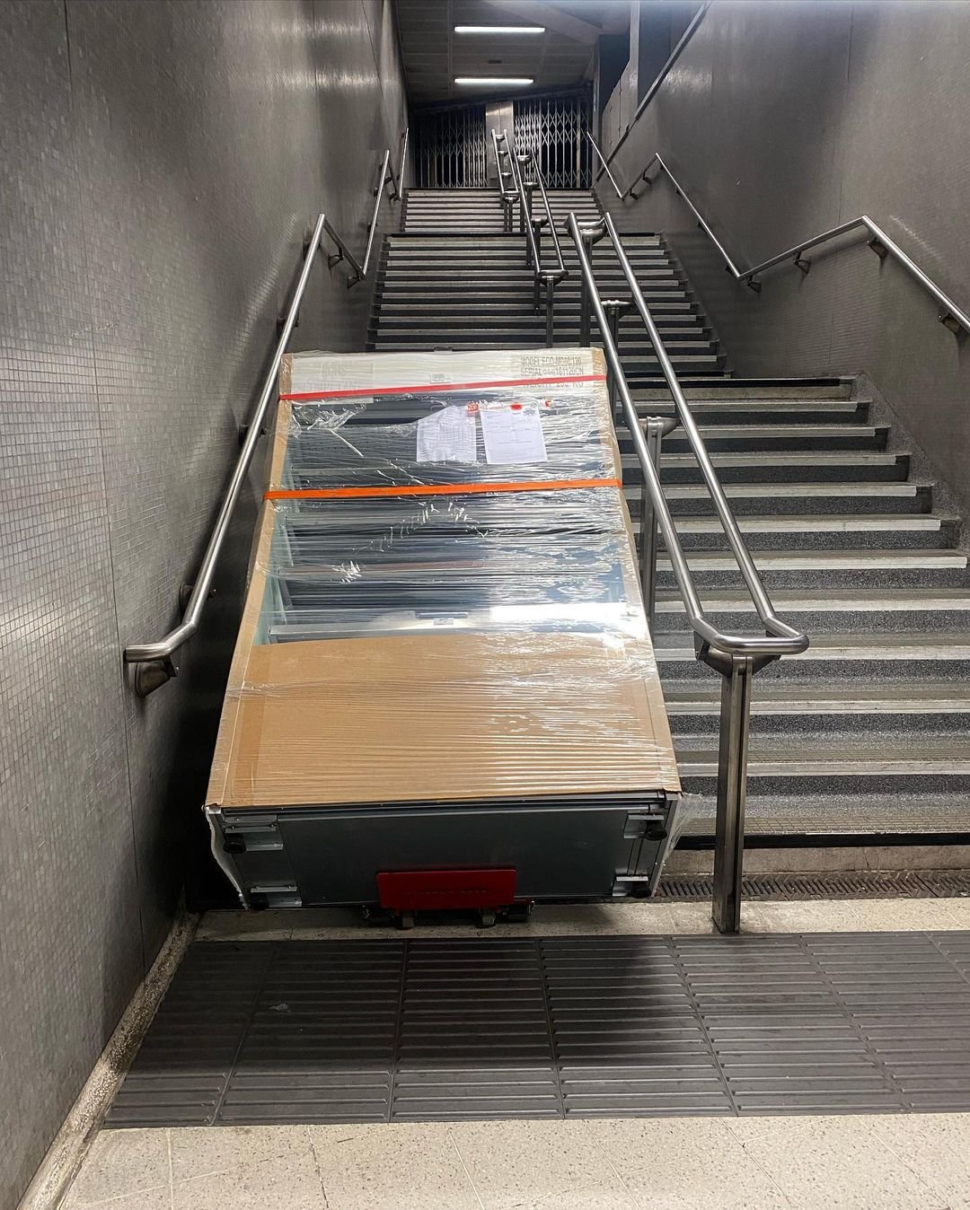 Sube escaleras eléctrico para transporte de frigorífico a apartamento