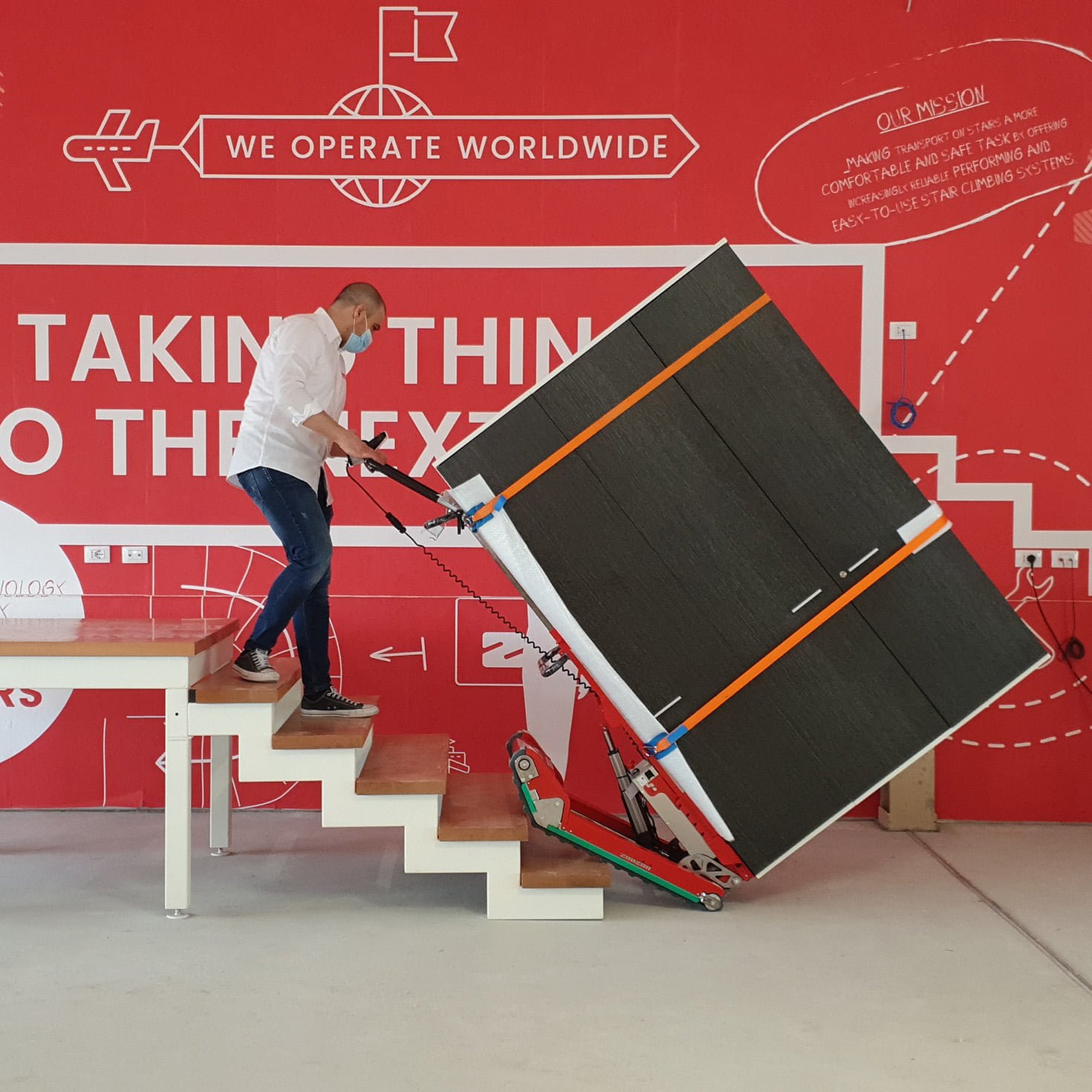 Sube escaleras Zonzini para transporte de objetos pesados por escaleras