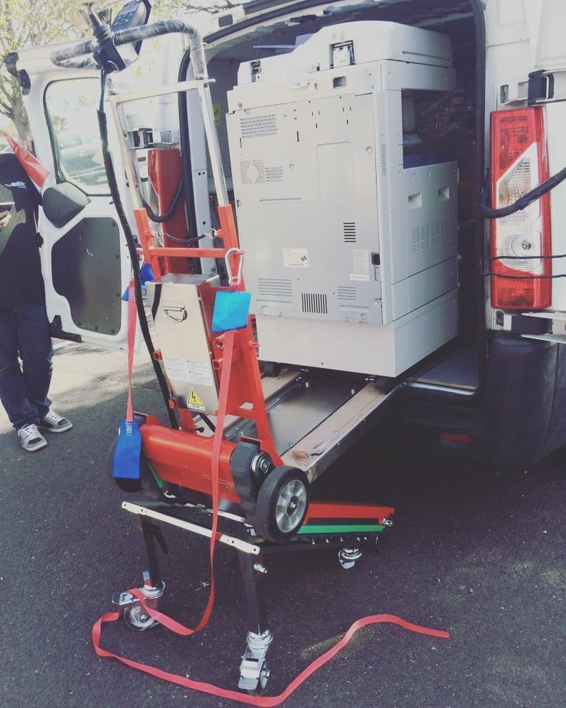 Sube escaleras Zonzini con base inclinada para fotocopiadoras