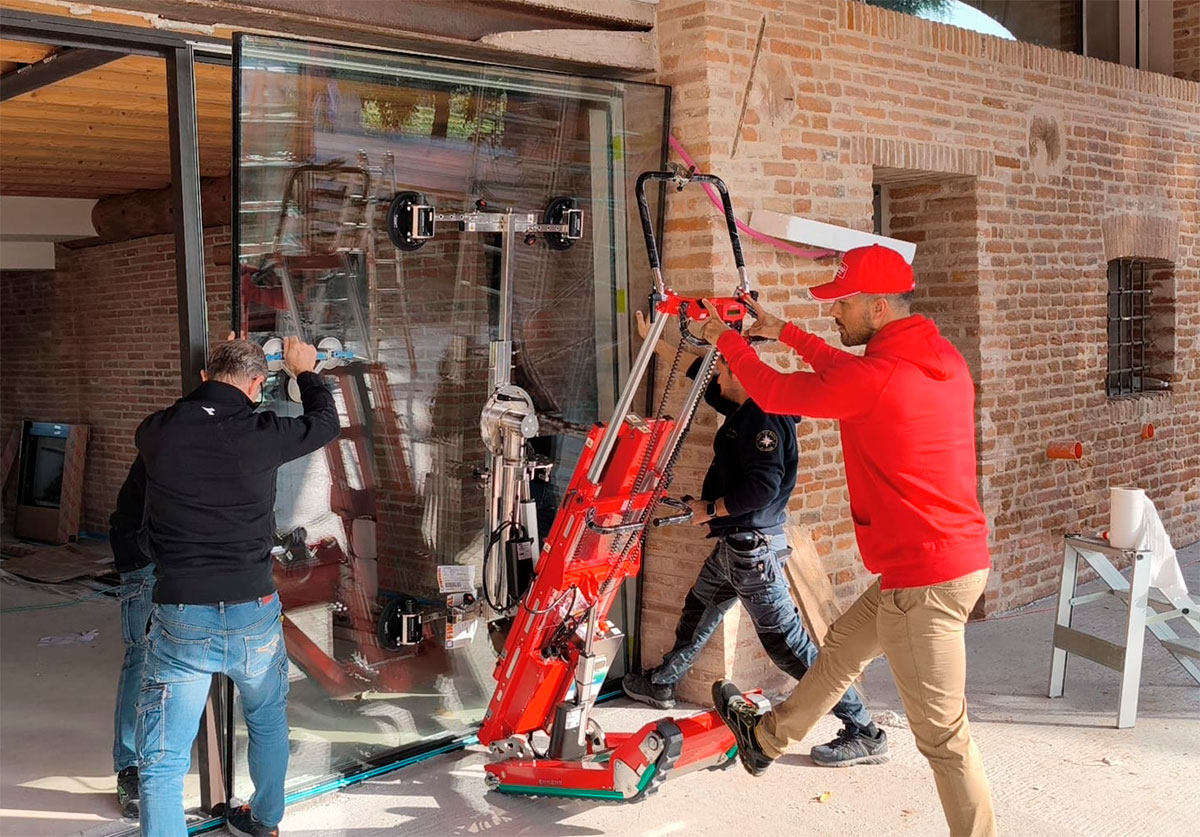 Instalación de acristalamiento con sube escaleras Skipper GL