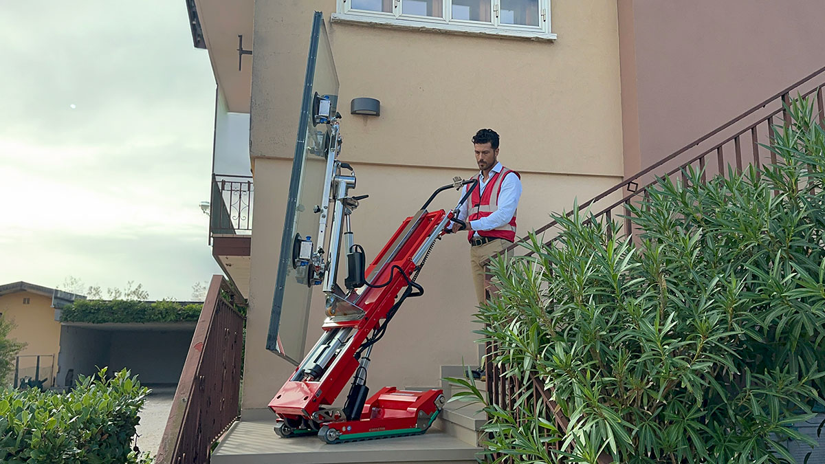 Transporte de acristalamientos por escaleras con Skipper GL