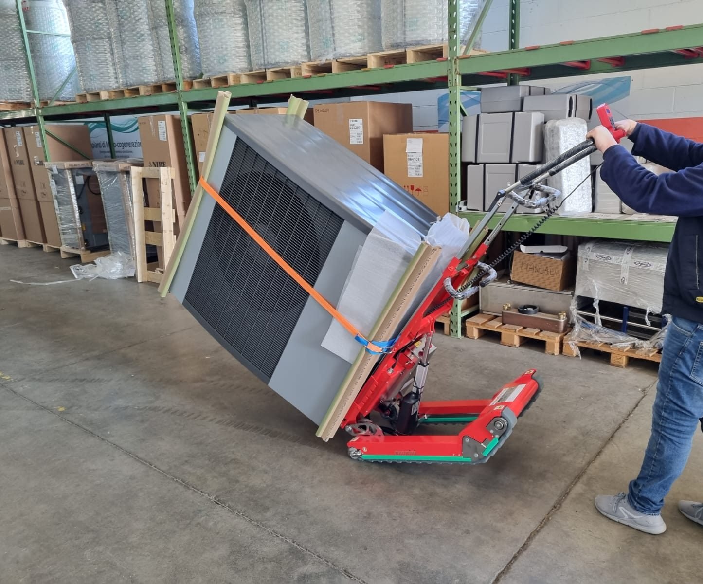 Zonzini pour transport de réfrigérateurs et machines à laver dans les escaliers