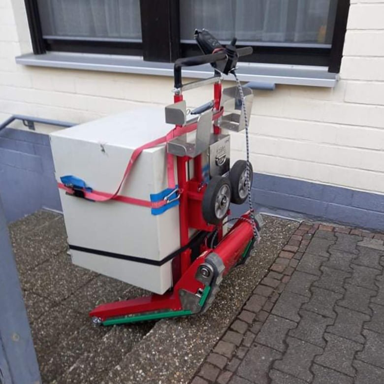 Manutention de coffre-fort de 500 kg avec chariot électrique