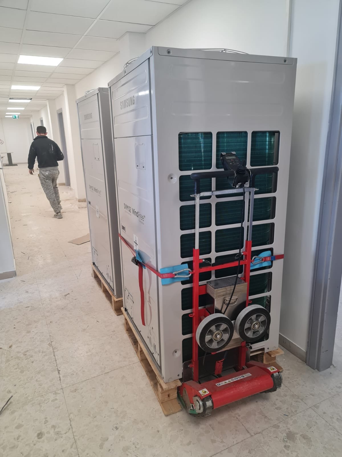 Chariot monte-escalier pour livraison de cellule de refroidissement en cuisine