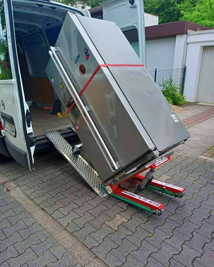 Monte-escalier professionnel pour livraison de réfrigérateur en cantine