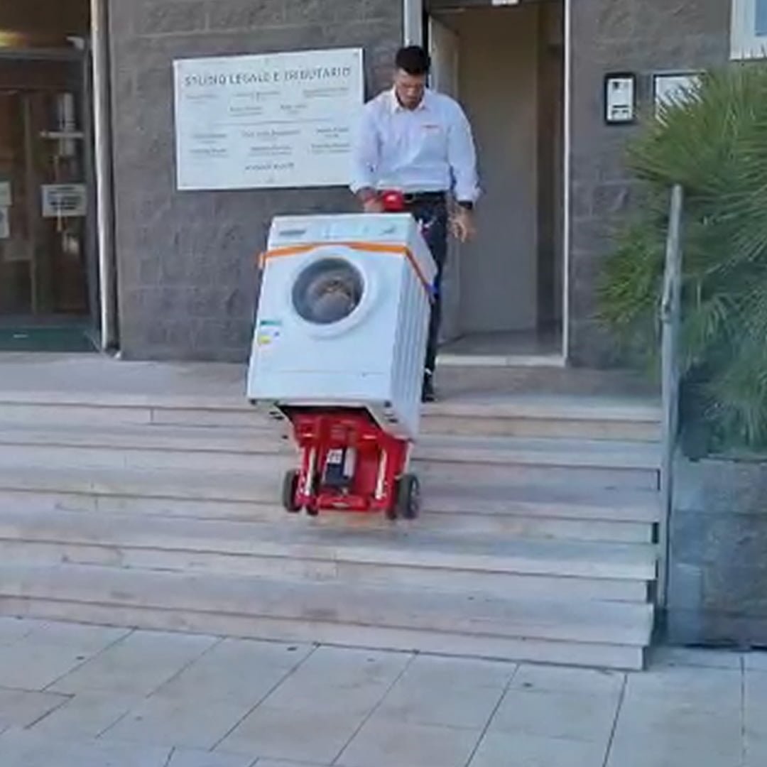 Chariot monte-escalier électrique pour transport de lave-linge dans les escaliers