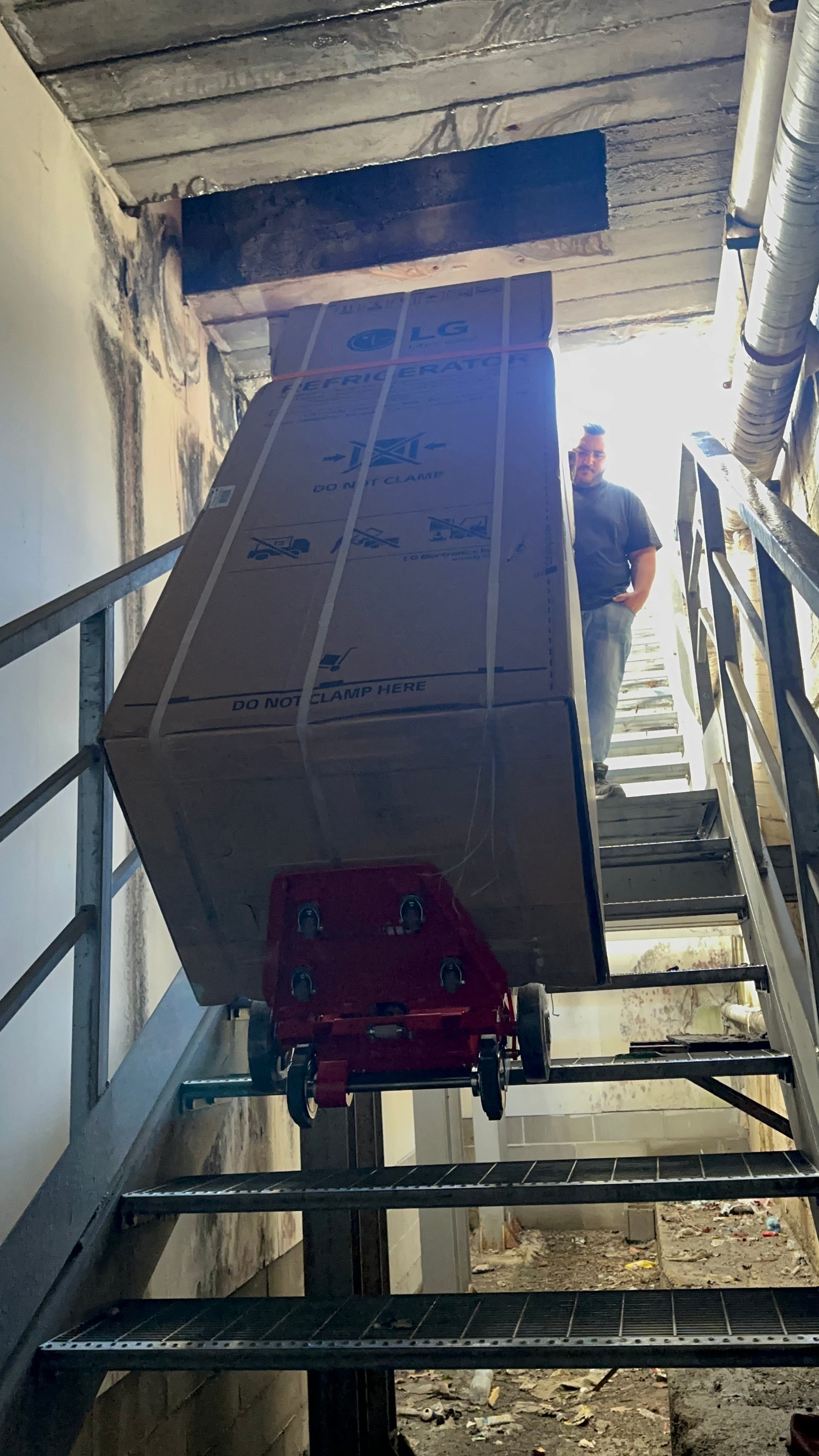 Chariot monte-escalier pour manutention de réfrigérateur combiné