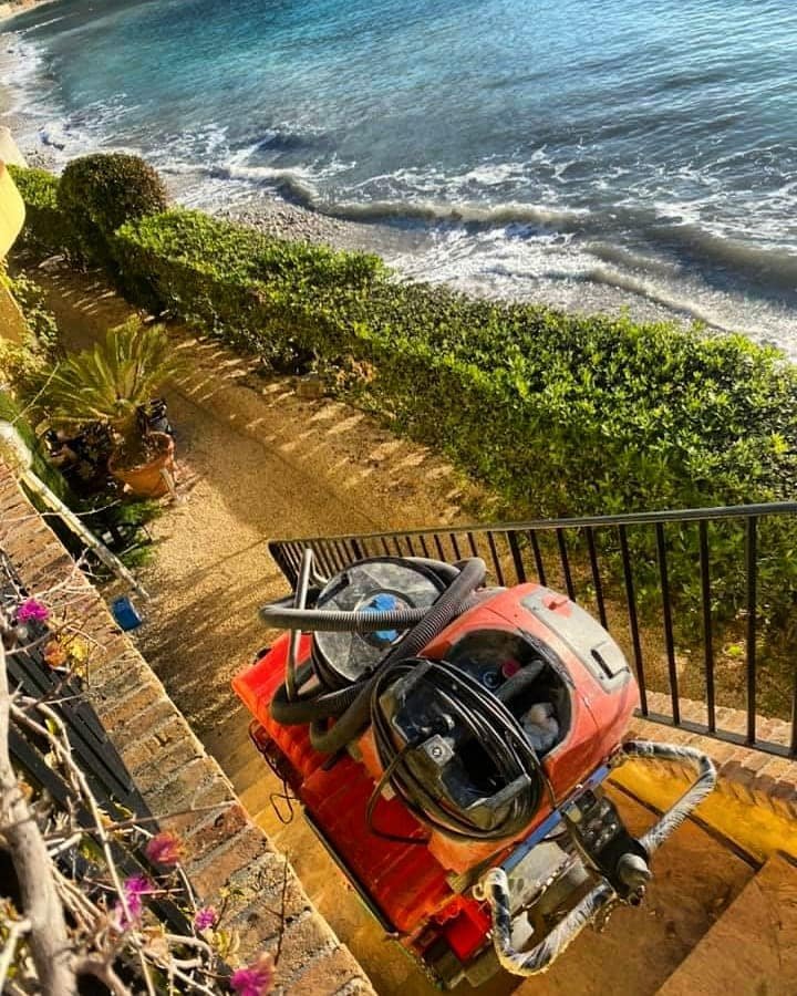 Chariot monte-escalier pour transport d'outils sur chantier