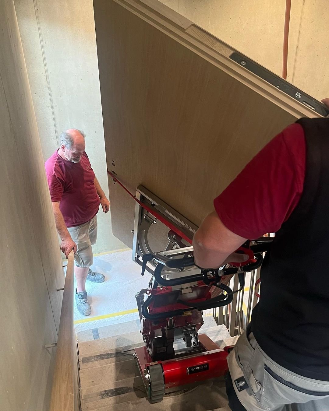 Chariot monte-escalier pour manutention de vitrages isolants