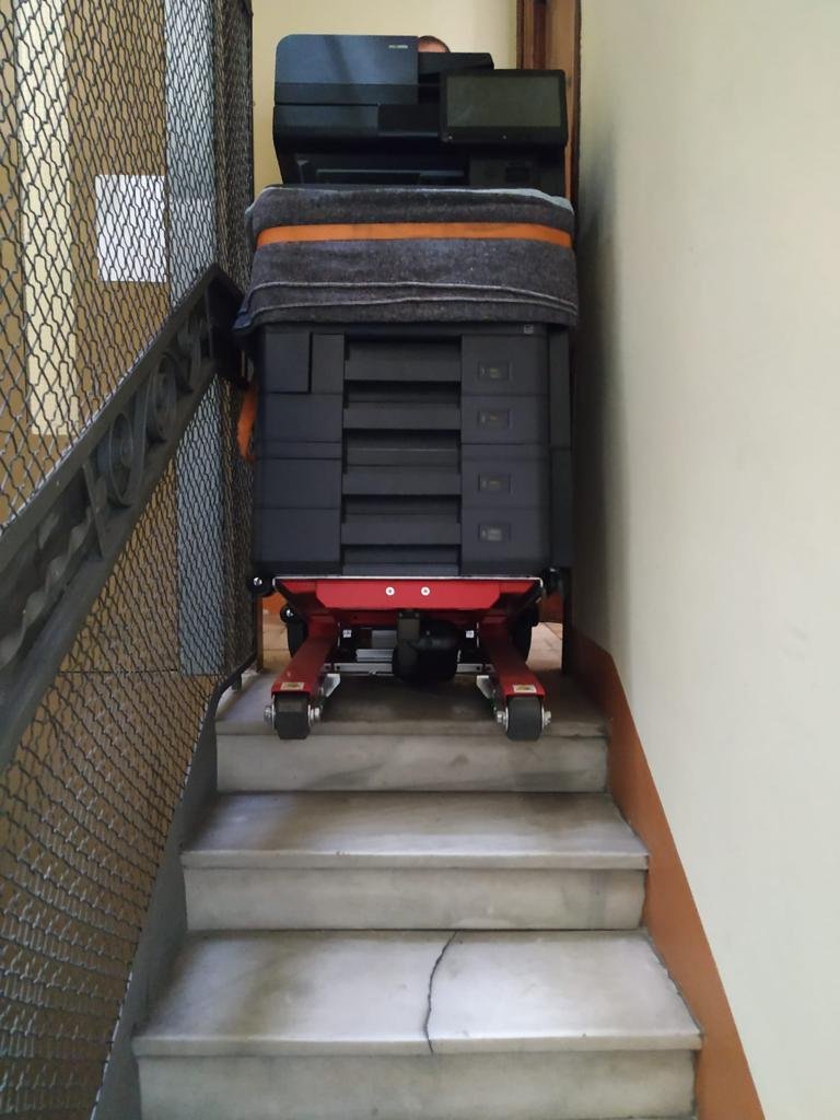 Livraison de photocopieur au bureau avec chariot Zonzini