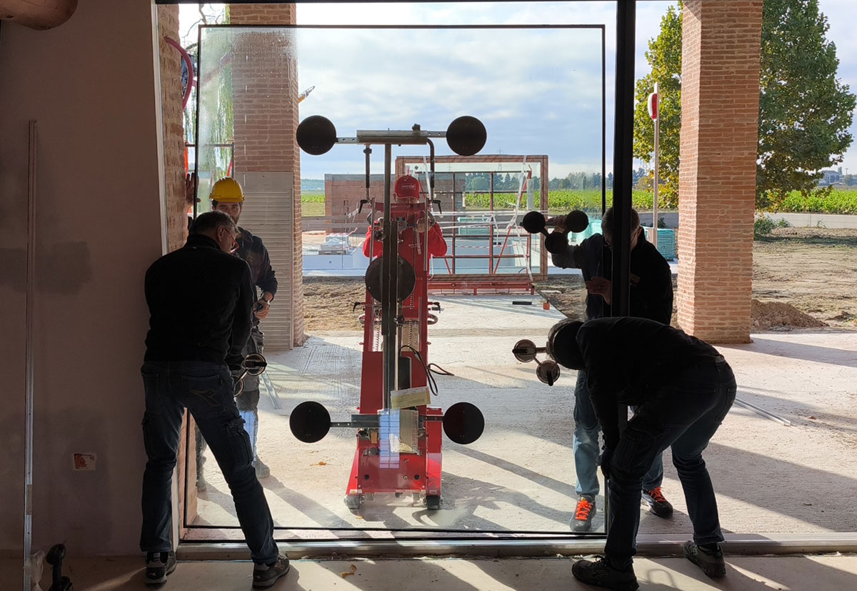 Pose de vitrage sur chantier avec Skipper GL