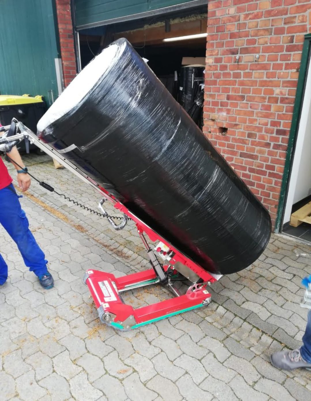 Carrello elettrico saliscale per boiler a pompa di calore