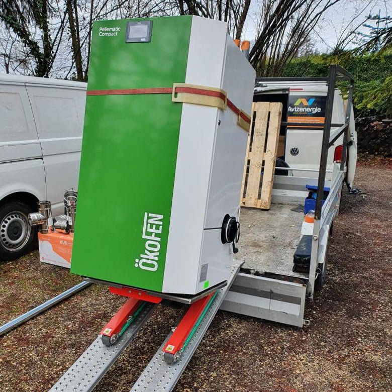 Carrello saliscale elettrico per trasporto caldaie