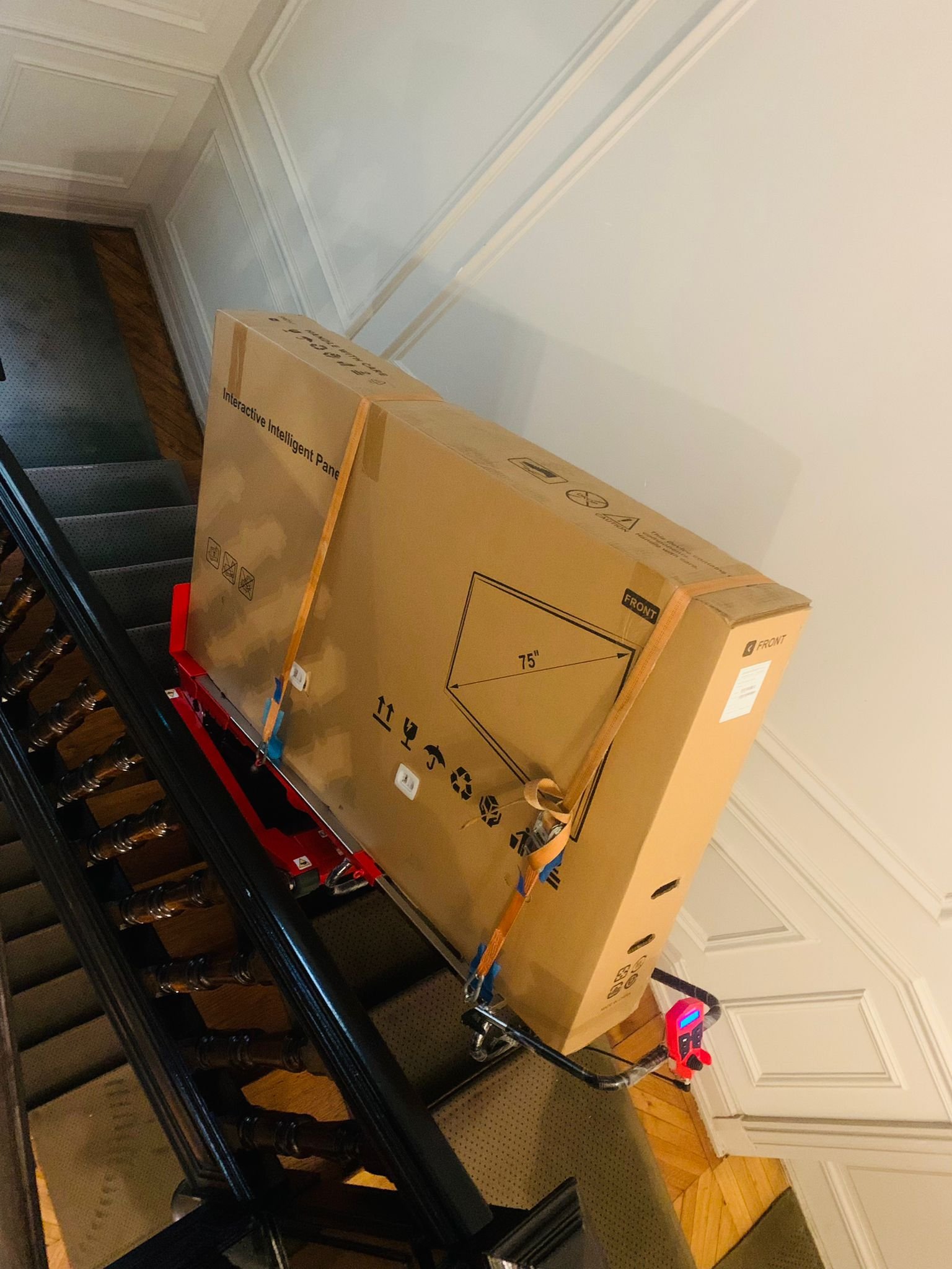 Carrello saliscale per consegna merci voluminose