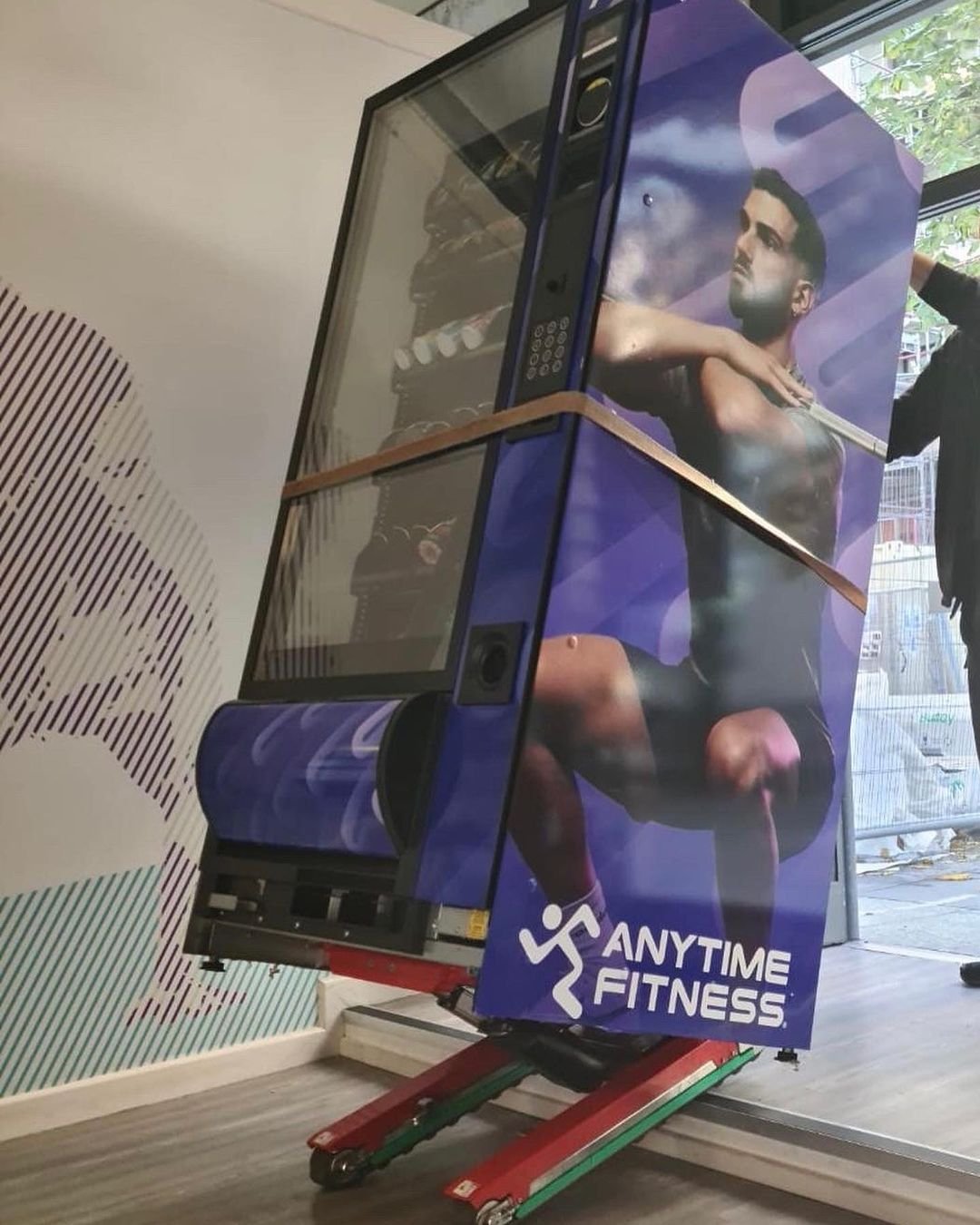 Carrello Zonzini per trasporto distributore caffè in uffici