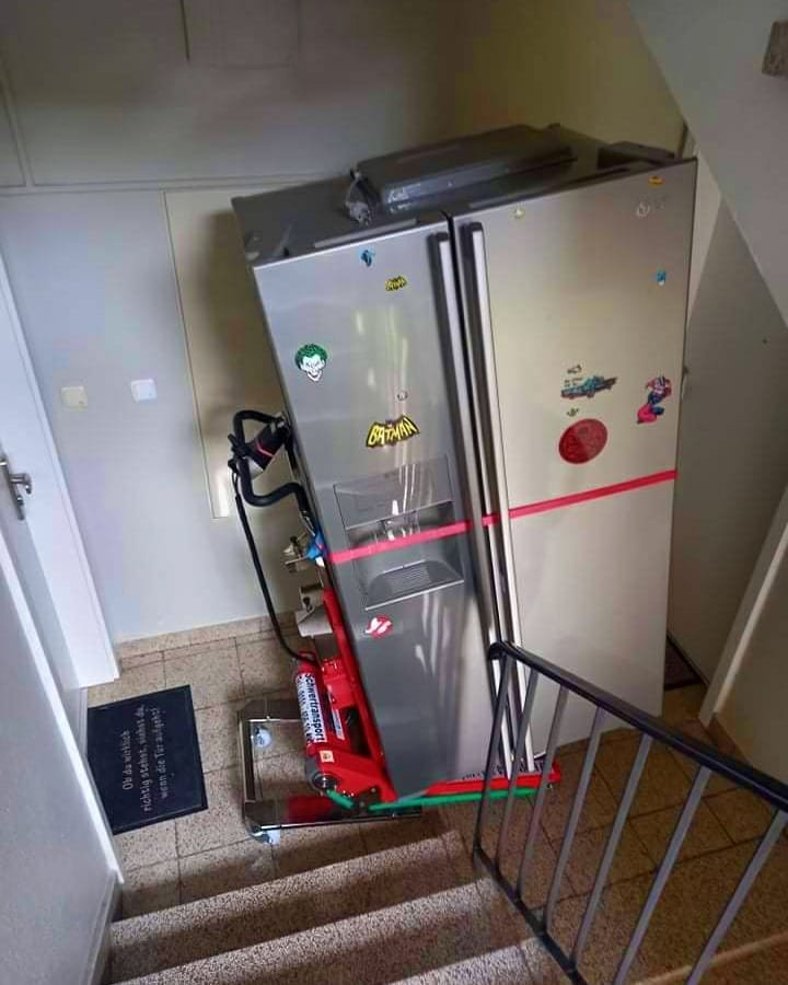 Carrello saliscale per trasporto congelatore industriale ai piani