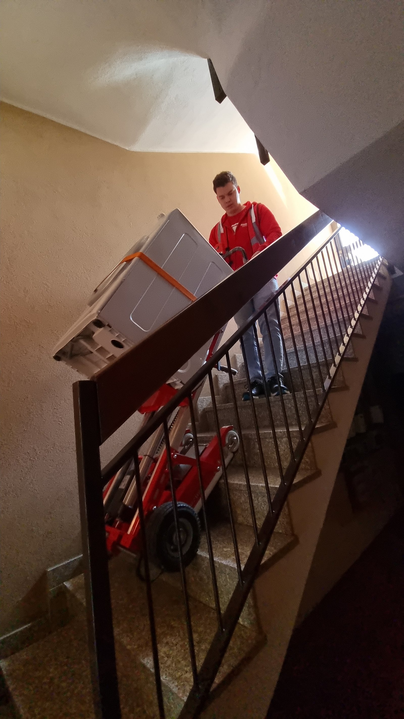 Saliscale professionale per trasporto lavasciuga su scale