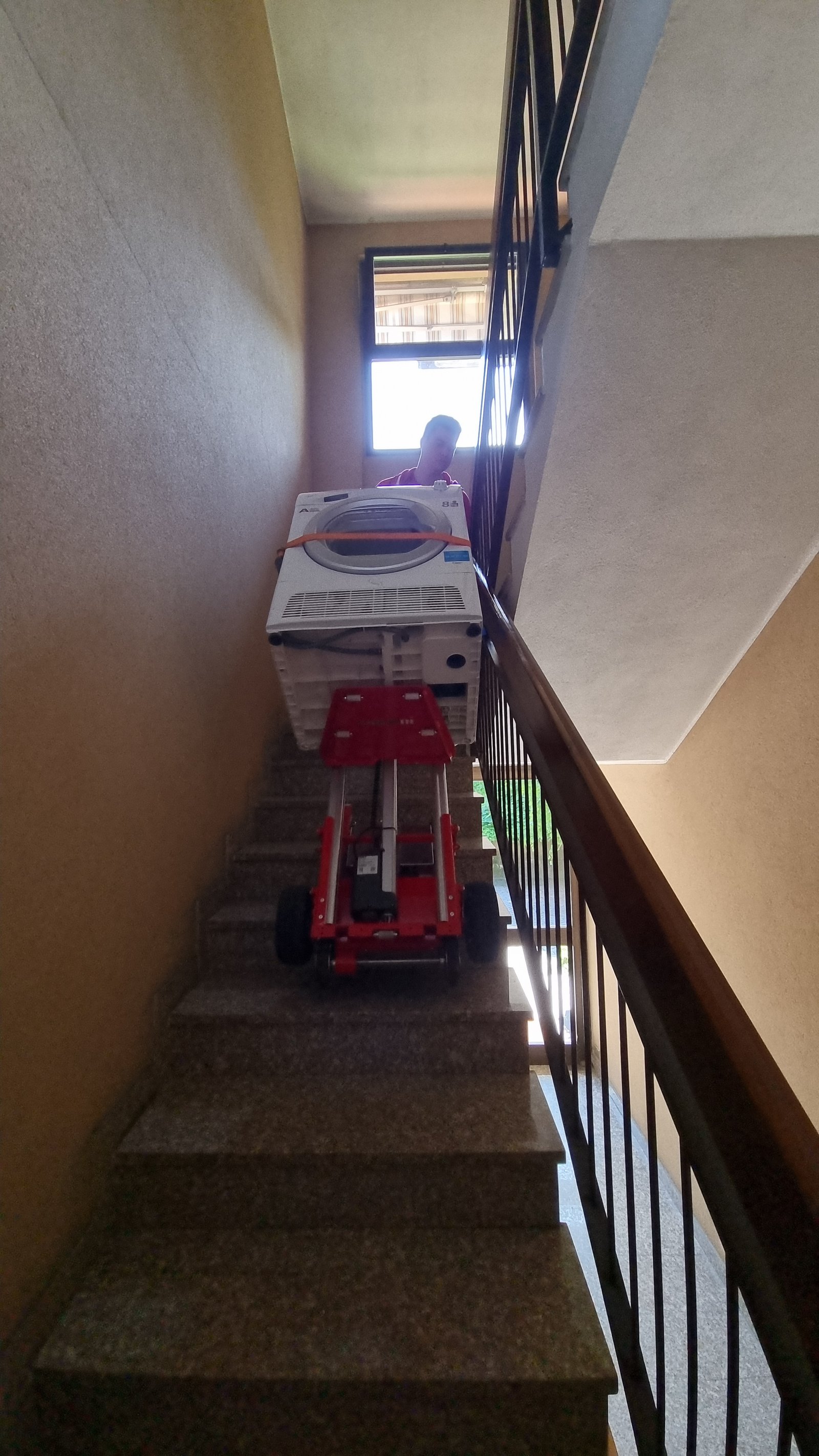 Saliscale Zonzini per installazione asciugatrice ai piani alti