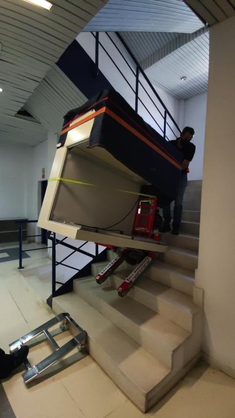 Carrello saliscale elettrico per trasporto mobile pesante su scale