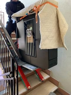 Saliscale professionale per trasporto termocamino ai piani